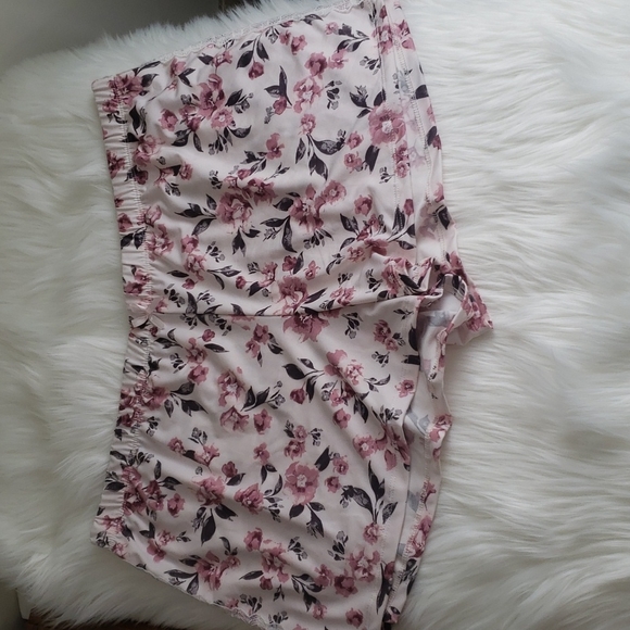 NWT Marilyn Monroe Brand Two Piece Pajama Set - Picture 2 of 7